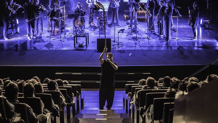 Abraham Cupeirok antzinako instrumentuen doinuz bete du Soreasu antzokia