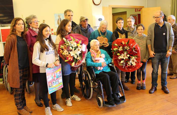 100 urte bete ditu Julie Castam Azpeitiko bizilagunak