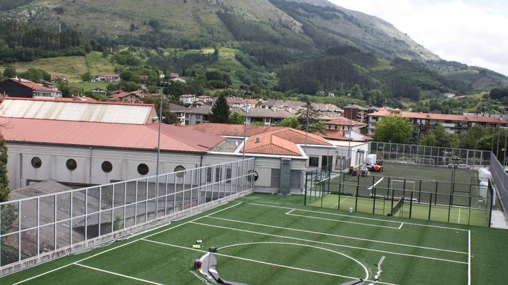 Elkarguneko futbol zelai berria, bukatzear