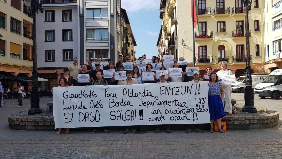 Departamentuaren ahultzea salatzeko mobilizatu dira Lurralde Oreka Berdeko langileak