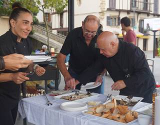Ondarearen transmisioa ardatz duen parrilla festa