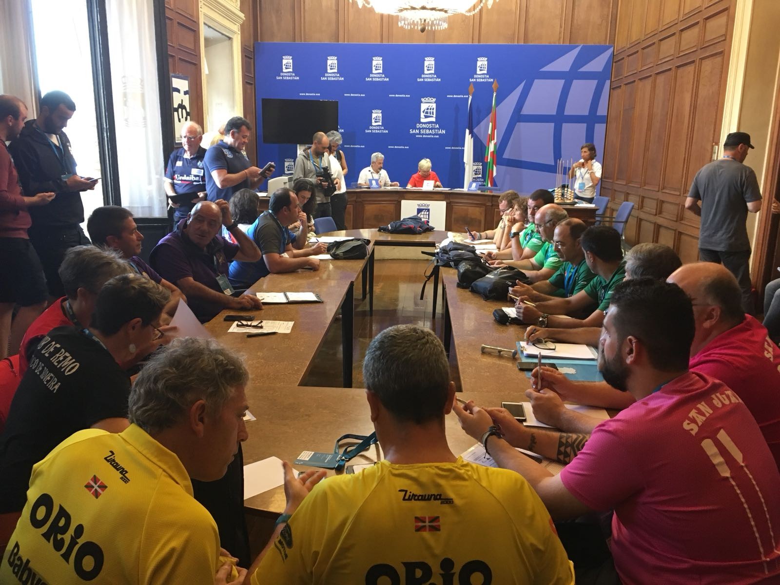 Emakumeen txalupak lehen kaletik arraunean egingo du, eta gizonezkoenak bigarrenetik