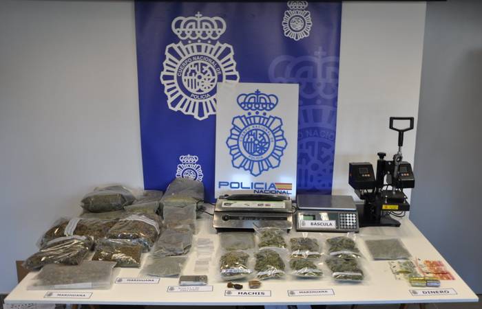 Lau pertsona atxilotu dituzte Aian droga trafikoa egotzita