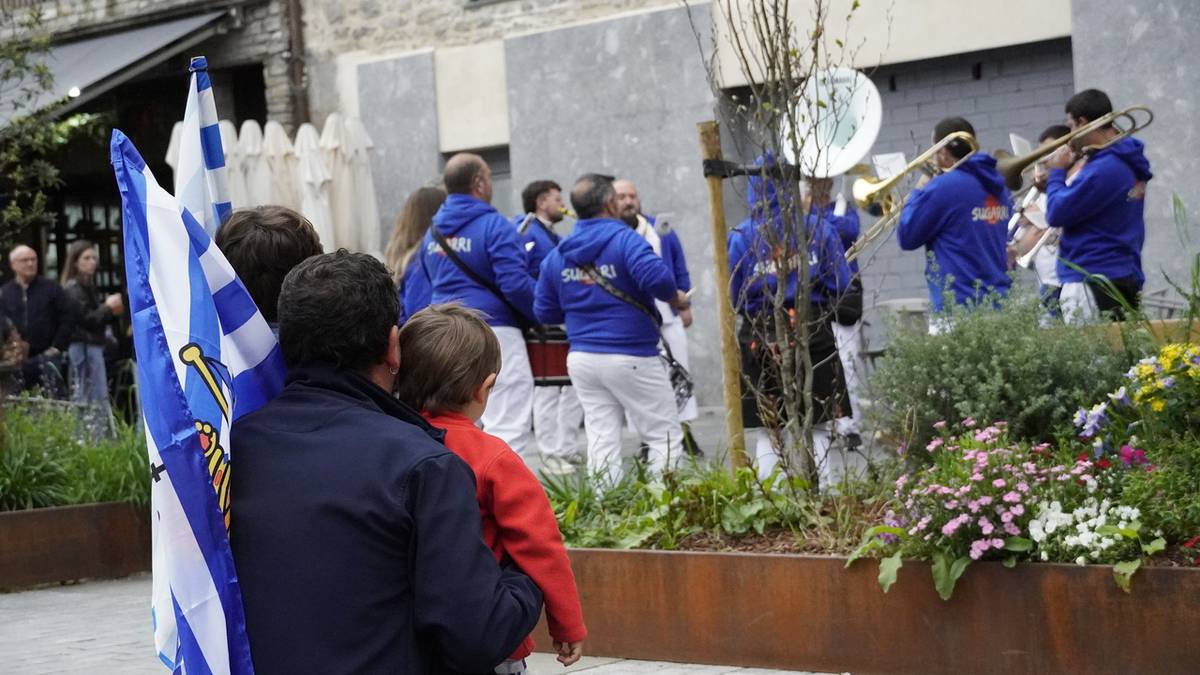 Espainiako Kopako finalaren atarian, realzalez bete dira kaleak