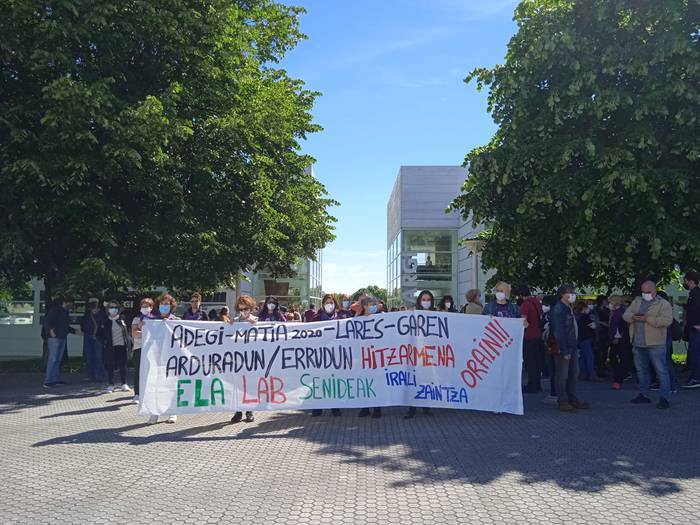 Urola Kostako egoitzetako langileak ere, Donostiako elkarretaratzean