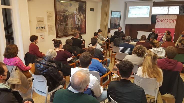 Zumaia ekonomia sozialerako norabidean jartzeko lehen oinarria jarri dute