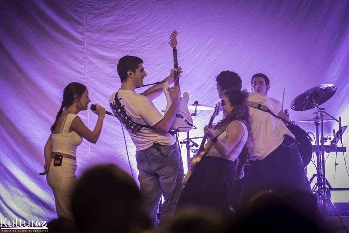 Mugan eta Sukena taldeek dantzan jarri dute Sanagustin kulturgunea