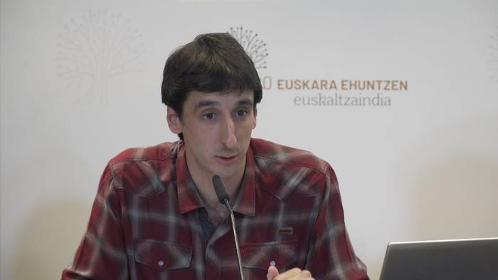Alex Gurrutxagaren lanak jaso du Eusko Ikaskuntza Gazte Saria