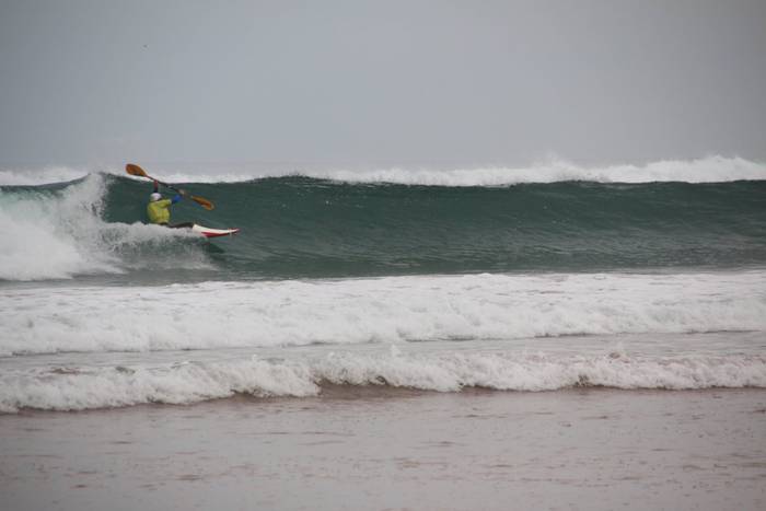 Gipuzkoako Kayak Surf Txapelketa jokoan da Zarautzen