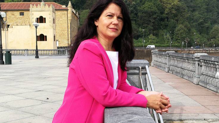 Gloria Vazquez PSE-EEren Zarauzko alkategai izateko primarioetara aurkeztu da