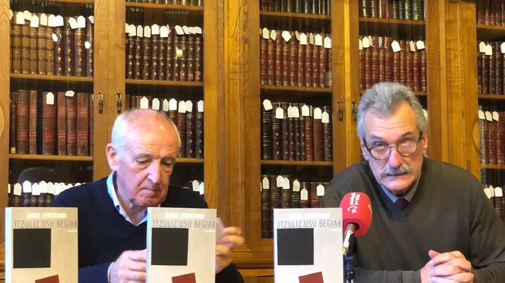 'Itzuliz usu begiak' saiakera liburua aurkeztu du Anjel Lertxundik