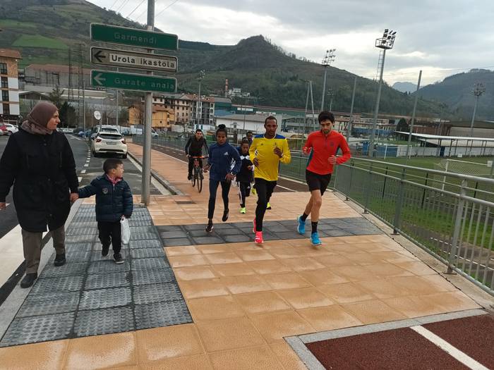 Iritsi dira eliteko atletak Azkoitia-Azpeitia proba jokatzeko