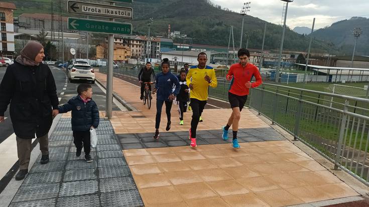 Iritsi dira eliteko atletak Azkoitia-Azpeitia proba jokatzeko
