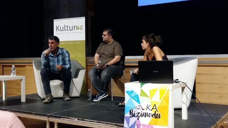 Jende ugari herri hezitzaileari buruzko hitzaldian