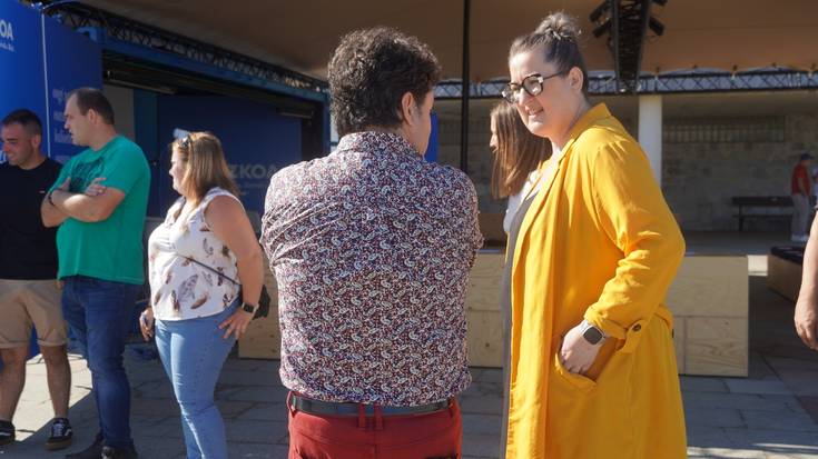 Gaztenek egitasmoko nekazari gazteek eta Jakoba Errekondok eskaini dituzte Ongizatearen Plazako goizeko saioak