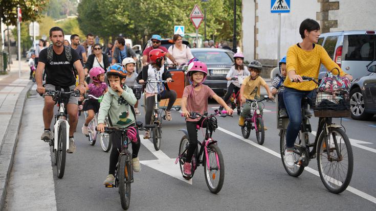 Kaleak hartu ditu bizikleta erabiltzaileen aldarriak