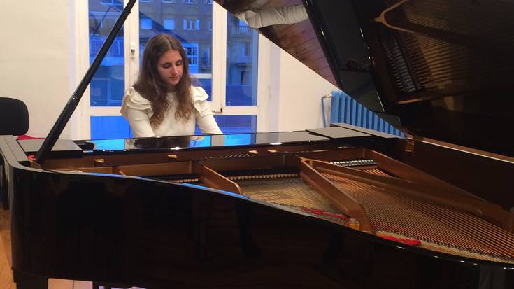Maren Otegi piano-joleak Euskadiko Musikari Gazteen lehiaketan parte hartuko du