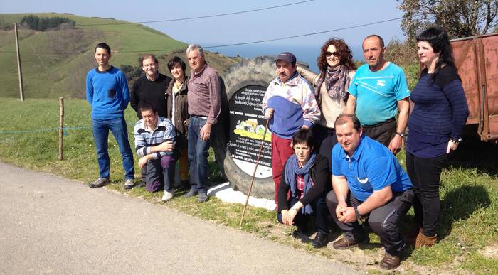 Geoparkeko bisitariek baserritarren lana errespetatzeko kanpaina jarri da martxan