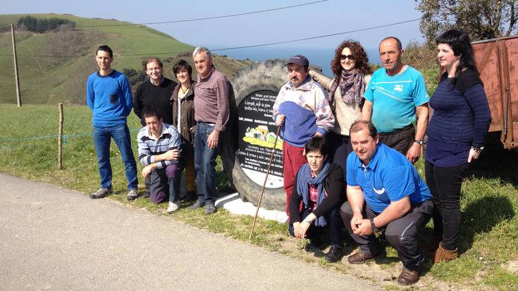 Geoparkeko bisitariek baserritarren lana errespetatzeko kanpaina jarri da martxan