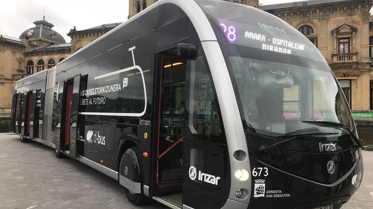 D-bus-en lehen autobus %100 elektriko artikulatua aurkeztu dute