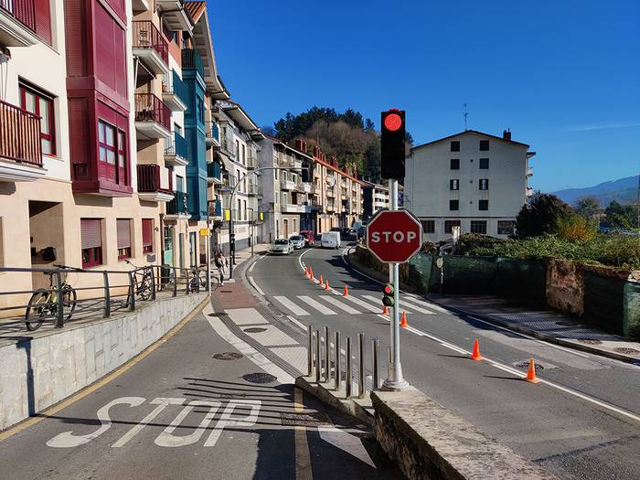 Antxiola kalean semaforo berria jarri du udalak