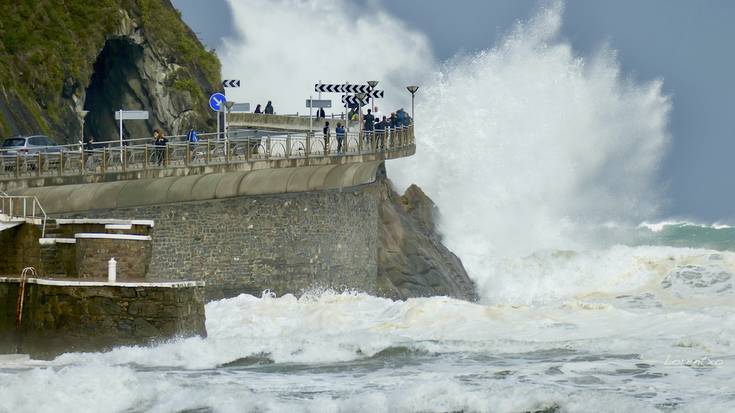Gogor astindu dute kostaldea olatuek