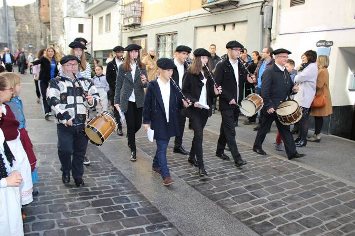 Txalkor txistulari taldea omenduko dute bihar, 25. urteurrena dela eta