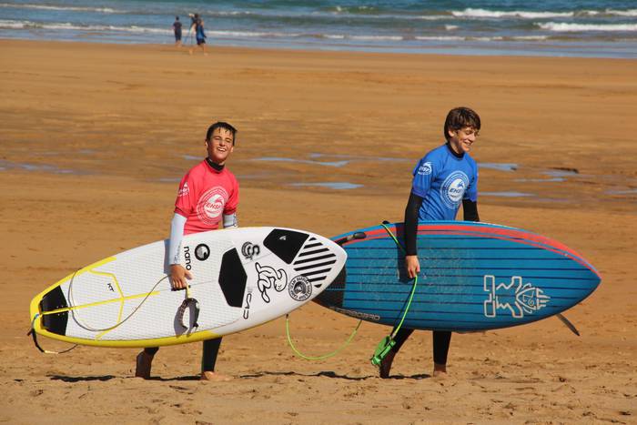 Asteburuan jokatuko dute Ibon Imazen oroimenezko Surf Txapelketa Herrikoia Zarautzen