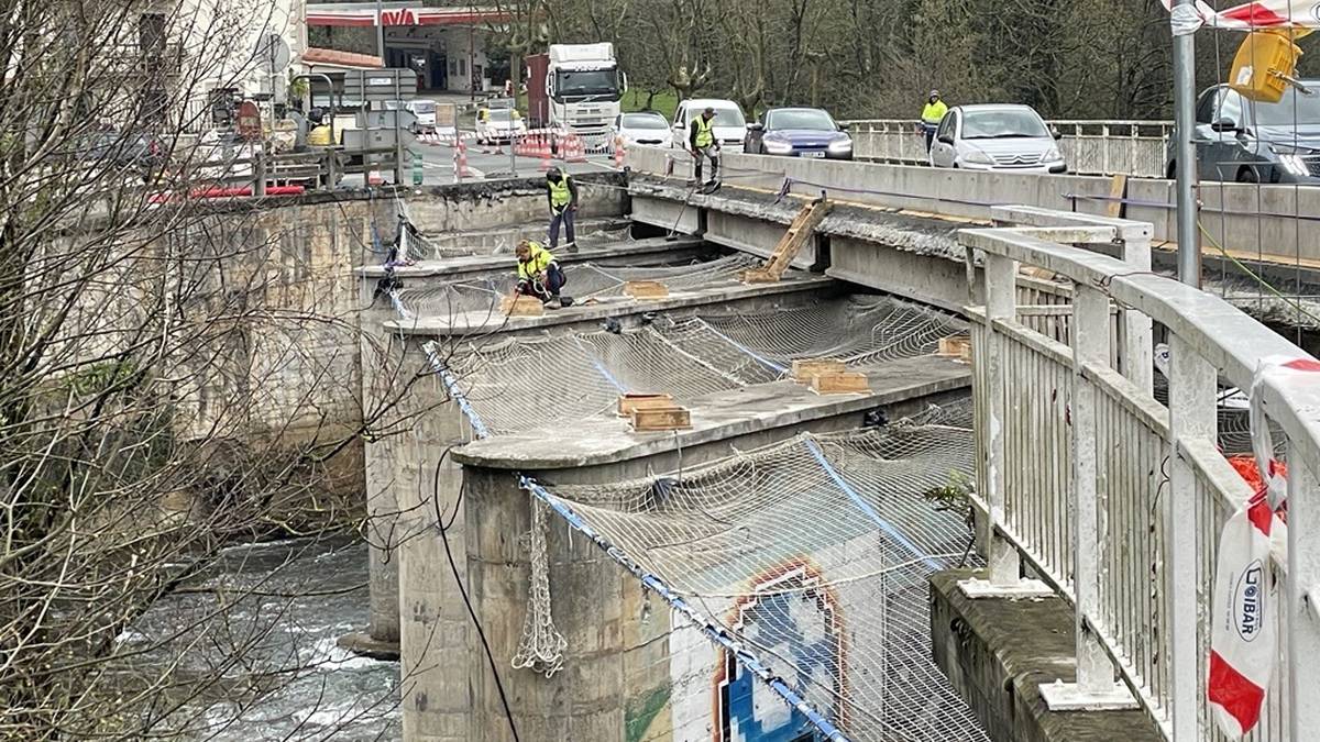 Ezkuztako zubiko lanak tarteko, errepidea erabat itxiko dute larunbatean eta igandean