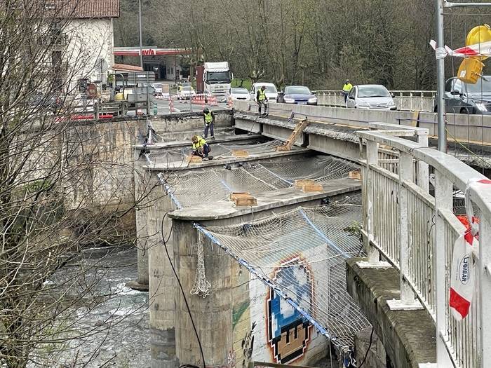 Ezkuztako zubiko lanak tarteko, errepidea erabat itxiko dute larunbatean eta igandean