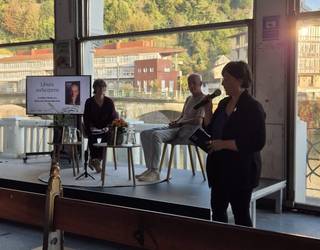 'Handira jotzeko kazetaritza' liburuaz ariko dira Martxelo Otamendi eta Imanol Murua