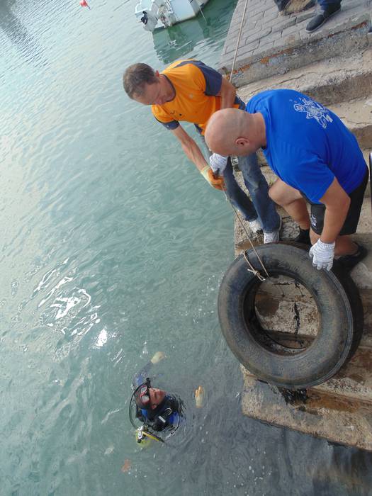 Errio hondoa garbituko dute Olarru-subekoek larunbat arratsaldean