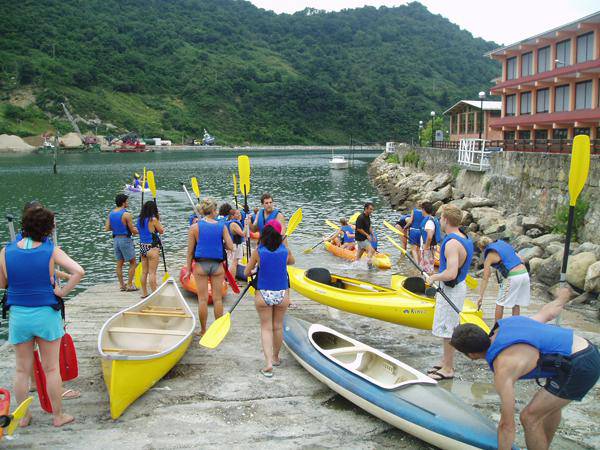 Larunbatean kayak irteera izango da