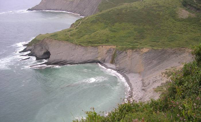 Ertzaintzak desagertutako erromesa Deba eta Zumaia artean bilatzeari utzi dio