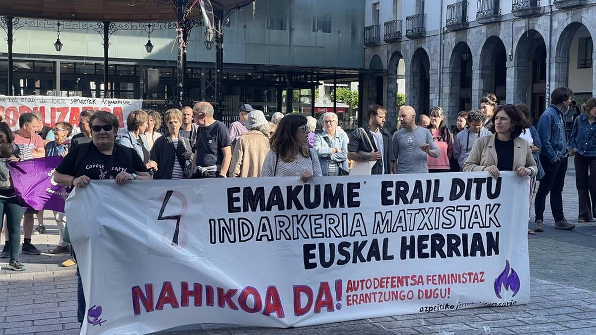 Elkarretaratzeak egin dituzte, Arguedasko hilketa matxista gaitzesteko