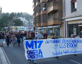 Kaleak hartu dituzte gutxieneko soldata propioaren aldeko borrokan