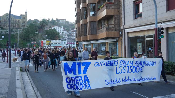 Kaleak hartu dituzte gutxieneko soldata propioaren aldeko borrokan