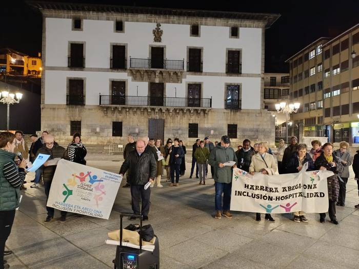 Justizia eta bakea ereiteko beharraz hausnartu dute Isilune Zirkuluaren urteko azken elkarretaratzean