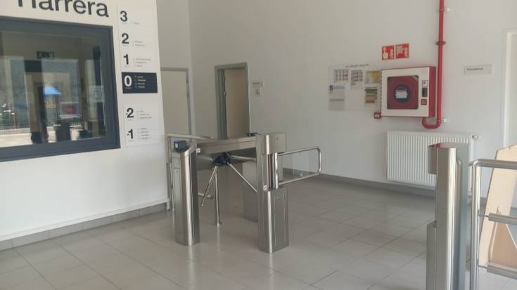 Martxan da Zestoako kiroldegiko sarrerako tornua