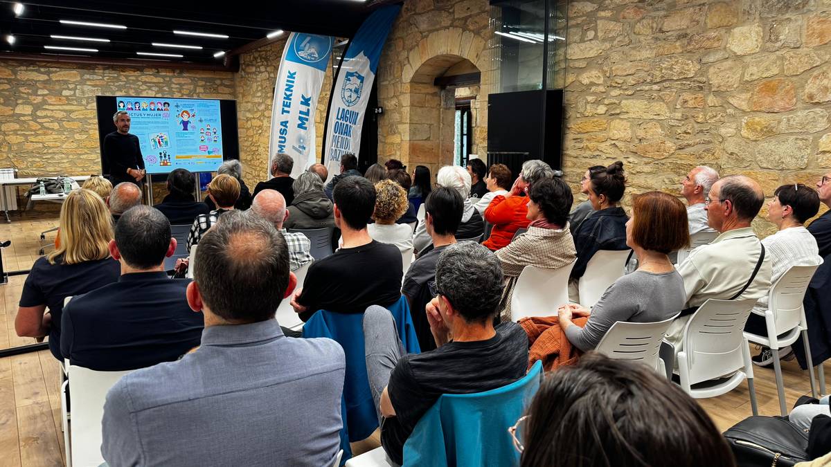 Basazabaleko aretoa txiki utzi du Iñigo Uriartek