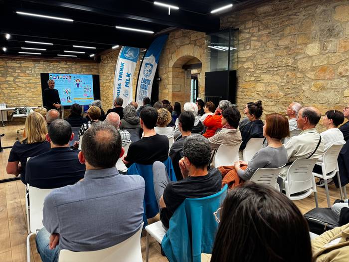 Basazabaleko aretoa txiki utzi du Iñigo Uriartek