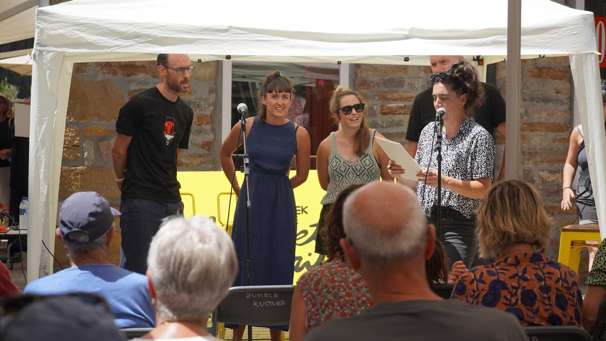 Nostalgia pixka bat eta umorea gogotik Inpernuperen 40. urteurrena ospatzeko bertso saioan