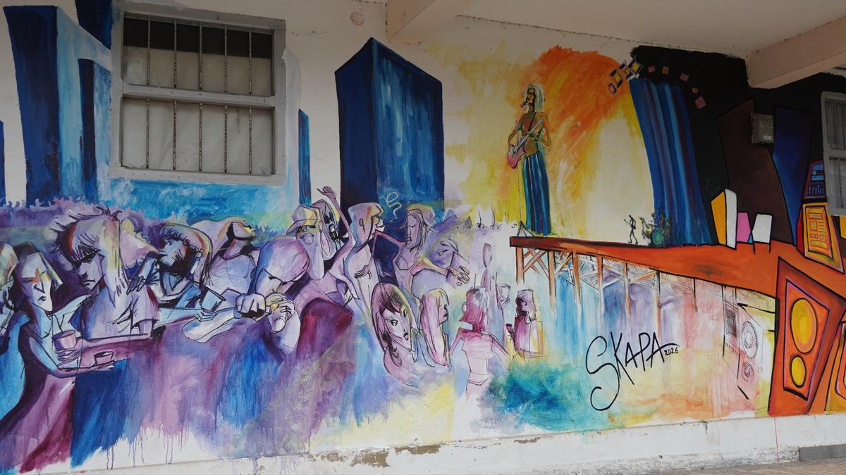 Robe Iniesta da aurtengo SKAPAko muralaren protagonista