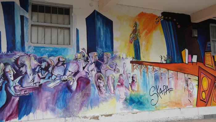 Robe Iniesta da aurtengo SKAPAko muralaren protagonista