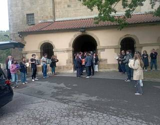Trikiti doinuekin agurtu dute 'Astubi' trikitilaria
