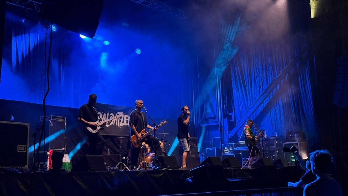 Metal doinuek piztu dute Azkoitiko gaua