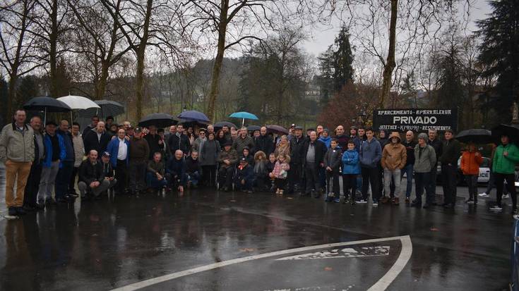 Auto Klasikoen Euskal Herriko sei elkartek parte hartu dute tokapetan