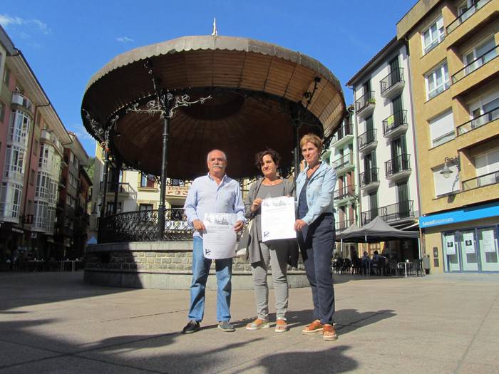 Euskal dantzen inguruko saioak egonkortzeko hitzarmena sinatu dute Alakenek eta Zarauzko Udalak