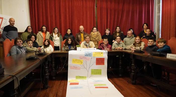 Haur eta Nerabeen Eskubideen Foroa aurkeztu dute, herriaren garapenean "subjektu aktiboa" izan daitezen