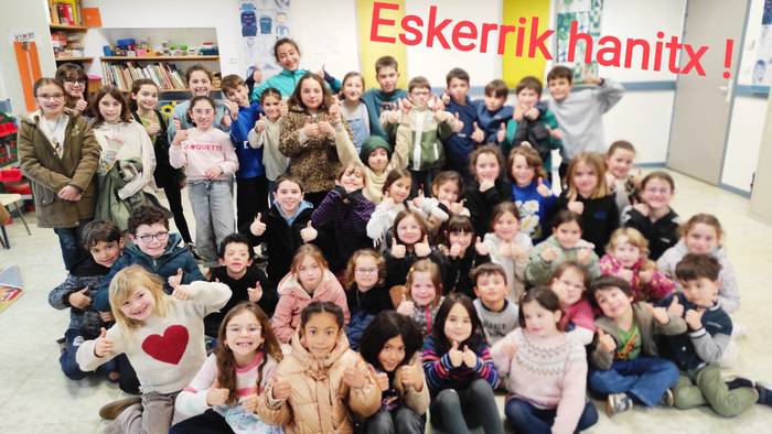 Zuberoako ikastolekin elkarlanerako zubiak eraikitzen